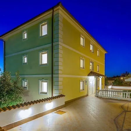 Apartment Mit Balkon Und Meerblick Crikvenica